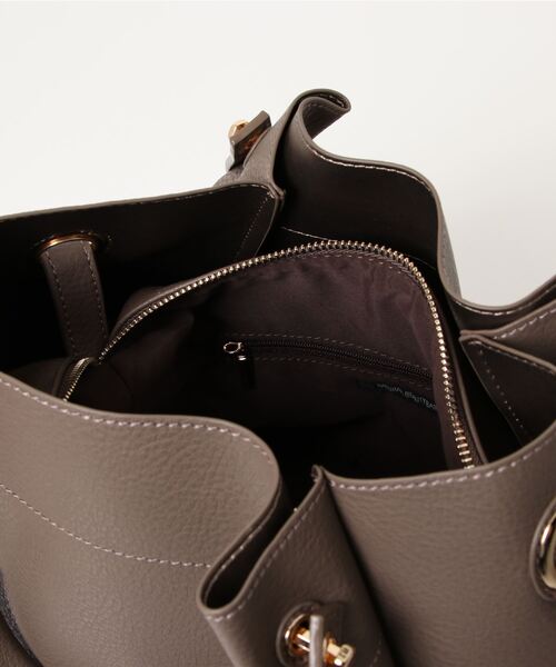 NATURAL BEAUTY BASIC(ナチュラルビューティーベーシック)の「メタルハンドルタックショルダー(ショルダーバッグ・レディース・ブラック/ベージュ/ベージュ系その他2/ブルー/ラベンダー・フリ-)」の22枚目の写真