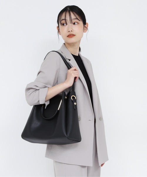 NATURAL BEAUTY BASIC(ナチュラルビューティーベーシック)の「メタルハンドルタックショルダー(ショルダーバッグ・レディース・ブラック/ベージュ/ベージュ系その他2/ブルー/ラベンダー・フリ-)」の7枚目の写真