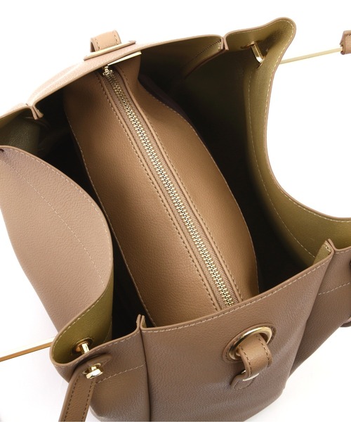 NATURAL BEAUTY BASIC(ナチュラルビューティーベーシック)の「メタルハンドルタックショルダー(ショルダーバッグ・レディース・ブラック/ベージュ/ベージュ系その他2/ブルー/ラベンダー・フリ-)」の9枚目の写真