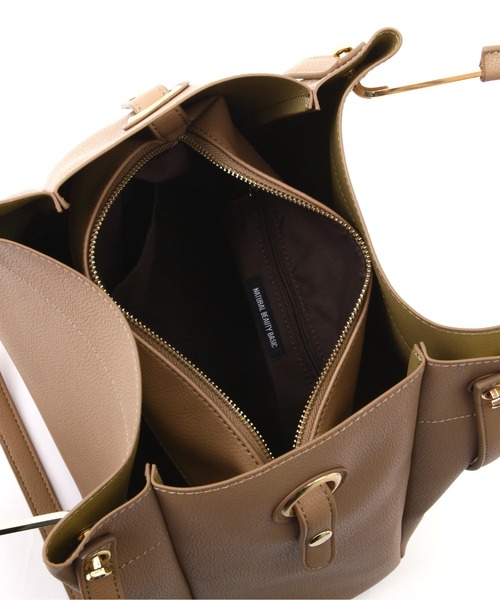 NATURAL BEAUTY BASIC(ナチュラルビューティーベーシック)の「メタルハンドルタックショルダー(ショルダーバッグ・レディース・ブラック/ベージュ/ベージュ系その他2/ブルー/ラベンダー・フリ-)」の14枚目の写真