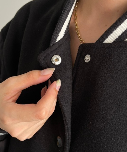 NEUNA（ヌナ）の「スタジャン/異素材切替え/カレッジ（スタジャン・レディース・ブラック/グリーン/ネイビー・FREE）」の7枚目の写真