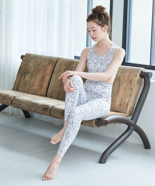 未使用　NERGY レオパードプリントサポートブラ パンツセット　ヨガウェア NERGY（ナージー）の「【Active Suit】レオパードプリント