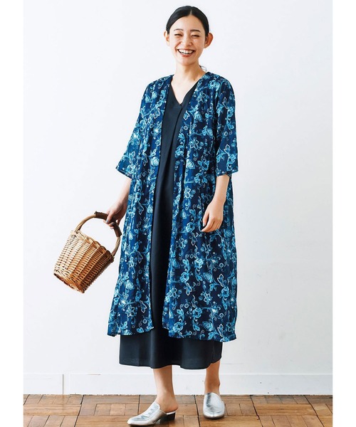 and myera（アンド マイラ）の「ａｎｄ　ｍｙｅｒａ　更紗ガウンワンピース（ワンピース・レディース・ブルー・SMALL/MEDIUM/LARGE/X-LARGE）」の3枚目の写真