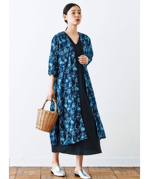 and myera（アンド マイラ）の「ａｎｄ　ｍｙｅｒａ　更紗ガウンワンピース（ワンピース・レディース・ブルー・SMALL/MEDIUM/LARGE/X-LARGE）」の2枚目の写真