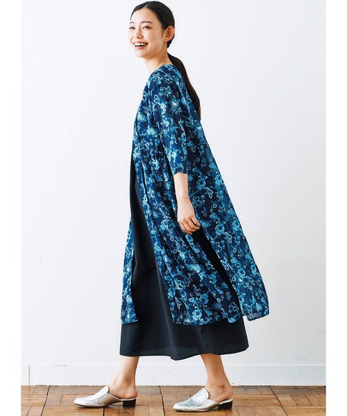 and myera（アンド マイラ）の「ａｎｄ　ｍｙｅｒａ　更紗ガウンワンピース（ワンピース・レディース・ブルー・SMALL/MEDIUM/LARGE/X-LARGE）」の6枚目の写真