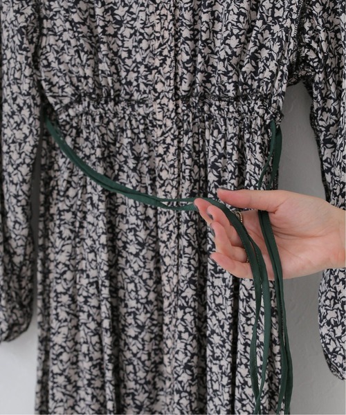 JOURNAL STANDARD relume（ジャーナルスタンダード　レリューム）の「ウォッシャブルフラワーティアードワンピース◆（ワンピース・レディース・ブラック/カーキ・FREE）」の11枚目の写真