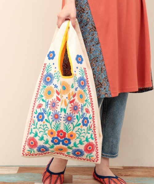 チチカカ（チチカカ）の「フラワー刺繍風プリントマルシェバッグ（トートバッグ・レディース・ダークブラウン/ベージュ・FREE）」の4枚目の写真