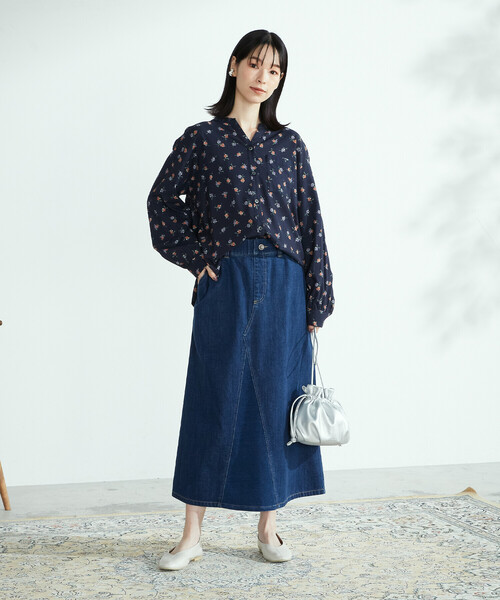 COMME CA ISM(コムサイズム)の「フラワープリント ブラウス(シャツ/ブラウス・レディース・ホワイト/ネイビー・MEDIUM/LARGE)」の12枚目の写真