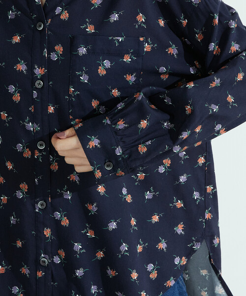 COMME CA ISM(コムサイズム)の「フラワープリント ブラウス(シャツ/ブラウス・レディース・ホワイト/ネイビー・MEDIUM/LARGE)」の13枚目の写真