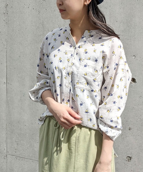 COMME CA ISM(コムサイズム)の「フラワープリント ブラウス(シャツ/ブラウス・レディース・ホワイト/ネイビー・MEDIUM/LARGE)」の18枚目の写真