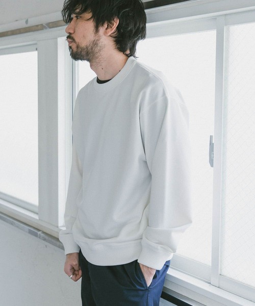 URBAN RESEARCH DOORS（アーバンリサーチドアーズ）の「シャイン裏毛クルーネックプルオーバー（Tシャツ/カットソー・メンズ・ベージュ/オフホワイト/ブルー/チャコールグレー・42/38/40）」の12枚目の写真