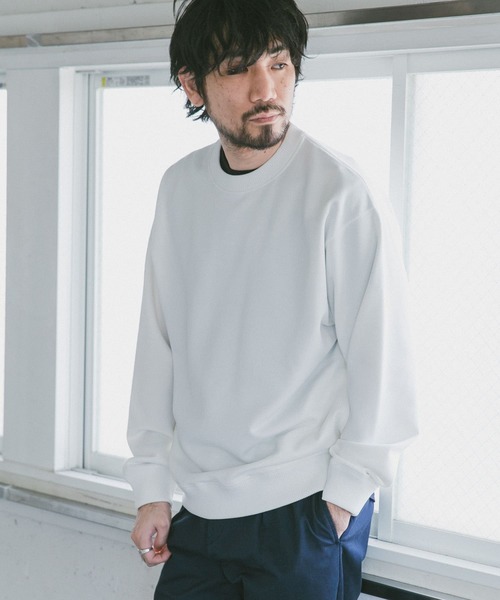 URBAN RESEARCH DOORS（アーバンリサーチドアーズ）の「シャイン裏毛クルーネックプルオーバー（Tシャツ/カットソー・メンズ・ベージュ/オフホワイト/ブルー/チャコールグレー・42/38/40）」の15枚目の写真