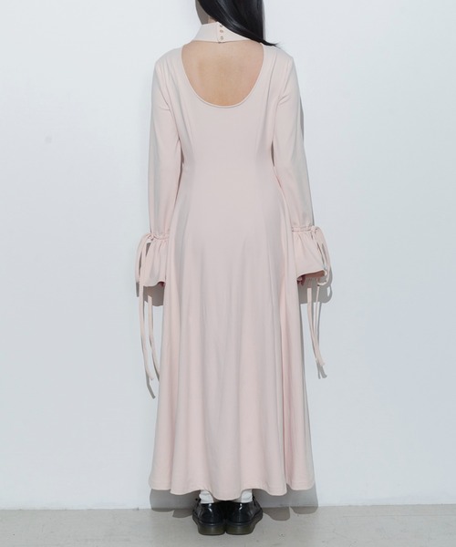 Romansual（ロマンシュアル）の「Romansual/バックオープンフレアワンピース（ワンピース・レディース・ブラック/ベージュ・FREE）」の5枚目の写真