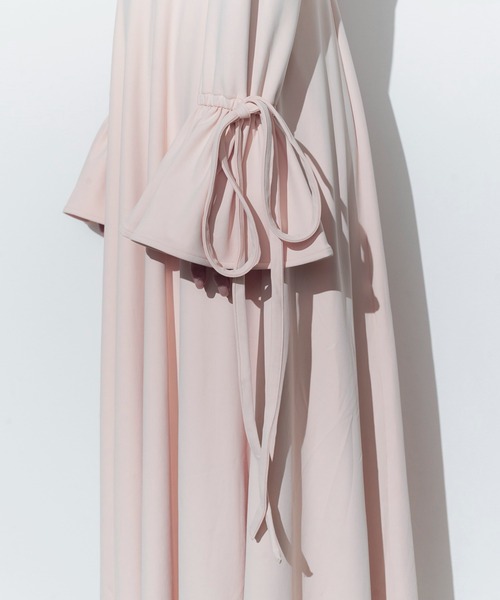 Romansual（ロマンシュアル）の「Romansual/バックオープンフレアワンピース（ワンピース・レディース・ブラック/ベージュ・FREE）」の6枚目の写真