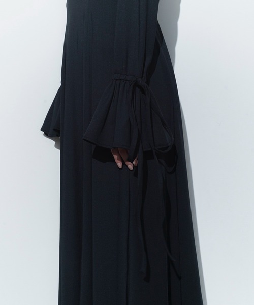 Romansual（ロマンシュアル）の「Romansual/バックオープンフレアワンピース（ワンピース・レディース・ブラック/ベージュ・FREE）」の8枚目の写真