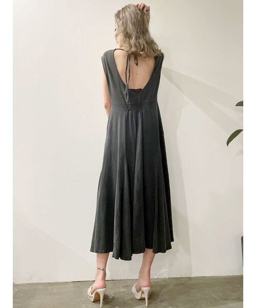 GYDA（ジェイダ）の「BACK OPENピグメントロングワンピース（ワンピース・レディース・チャコールグレー/アイボリー・FREE）」の6枚目の写真