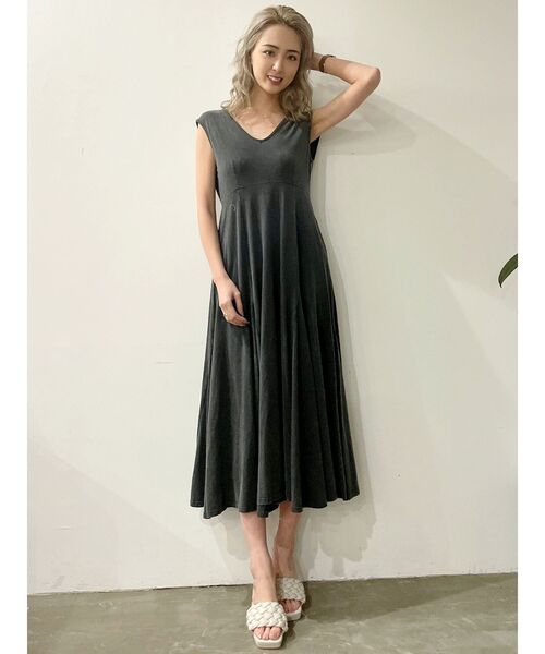 GYDA（ジェイダ）の「BACK OPENピグメントロングワンピース（ワンピース・レディース・チャコールグレー/アイボリー・FREE）」の10枚目の写真