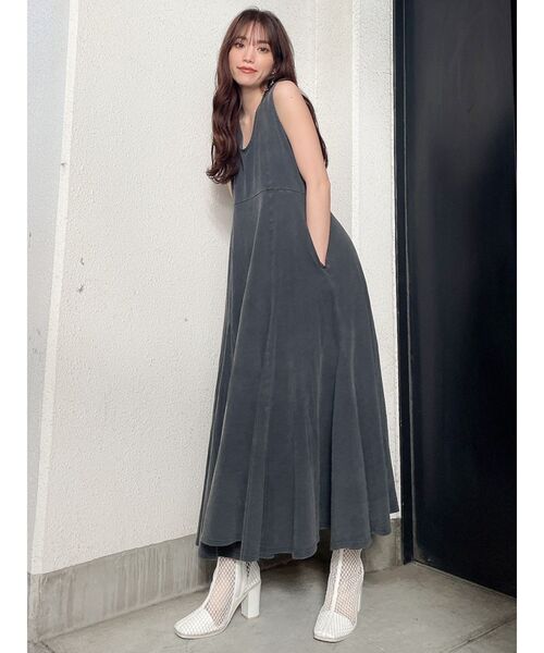 GYDA（ジェイダ）の「BACK OPENピグメントロングワンピース（ワンピース・レディース・チャコールグレー/アイボリー・FREE）」の3枚目の写真