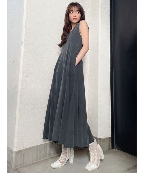 GYDA（ジェイダ）の「BACK OPENピグメントロングワンピース（ワンピース・レディース・チャコールグレー/アイボリー・FREE）」の12枚目の写真