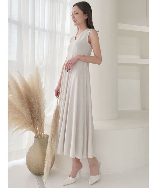 GYDA（ジェイダ）の「BACK OPENピグメントロングワンピース（ワンピース・レディース・チャコールグレー/アイボリー・FREE）」の7枚目の写真