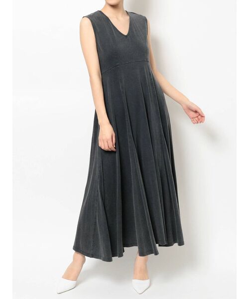 GYDA（ジェイダ）の「BACK OPENピグメントロングワンピース（ワンピース・レディース・チャコールグレー/アイボリー・FREE）」の15枚目の写真