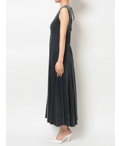 GYDA（ジェイダ）の「BACK OPENピグメントロングワンピース（ワンピース・レディース・チャコールグレー/アイボリー・FREE）」の17枚目の写真