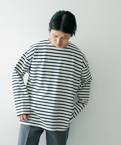 ITEMS URBANRESEARCH(アイテムズ アーバンリサーチ)の「オーバーサイズボーダー バスクカットソー(Tシャツ/カットソー・メンズ・ネイビー/オフホワイト/ブラック・LARGE/MEDIUM)」の3枚目の写真