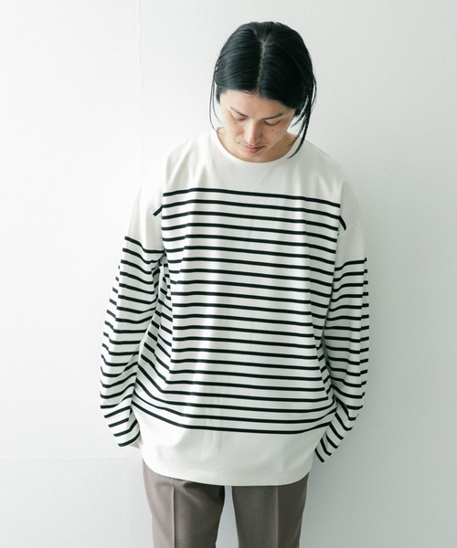 ITEMS URBANRESEARCH(アイテムズ アーバンリサーチ)の「オーバーサイズボーダー バスクカットソー(Tシャツ/カットソー・メンズ・ネイビー/オフホワイト/ブラック・LARGE/MEDIUM)」の2枚目の写真