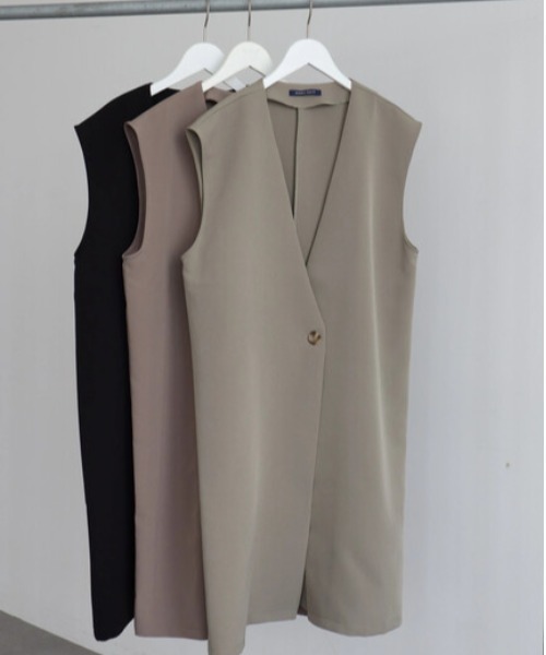 koe（コエ）の「ツイルロングジレ＊（ベスト・レディース・ブラック/モカ/ライトカーキ・M）」の13枚目の写真