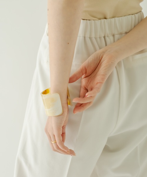 mystic（ミスティック）の「[eau un bijou] marble bangle（バングル/リストバンド・レディース・ブラウン/ベージュ・ONE SIZE）」の5枚目の写真