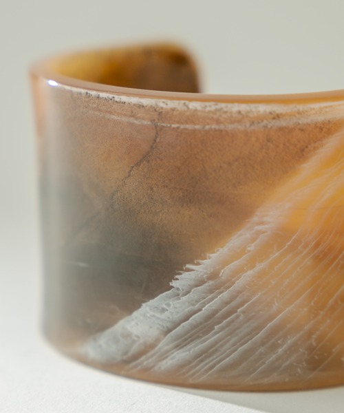 mystic（ミスティック）の「[eau un bijou] marble bangle（バングル/リストバンド・レディース・ブラウン/ベージュ・ONE SIZE）」の8枚目の写真