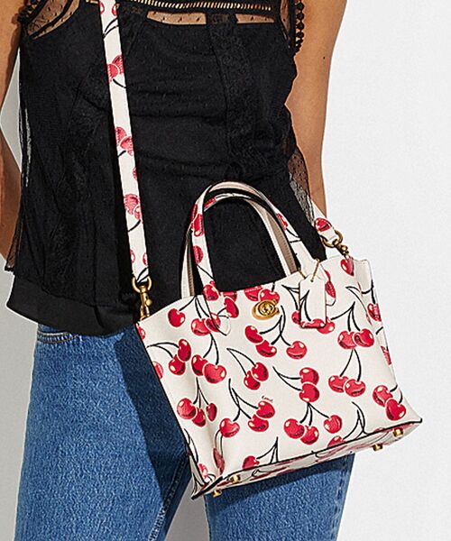 COACH（コーチ）の「ウィロウ トート 24 ウィズ チェリー