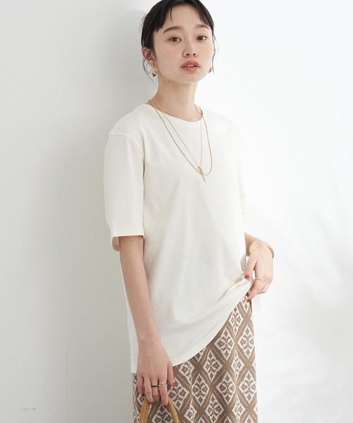 earth music&ecology（アースミュージックアンドエコロジー）の「クルーネックスムースTシャツ（Tシャツ/カットソー・レディース・ブラック/ダークグリーン/オフホワイト/ライトブラウン・S/M/L）」の2枚目の写真