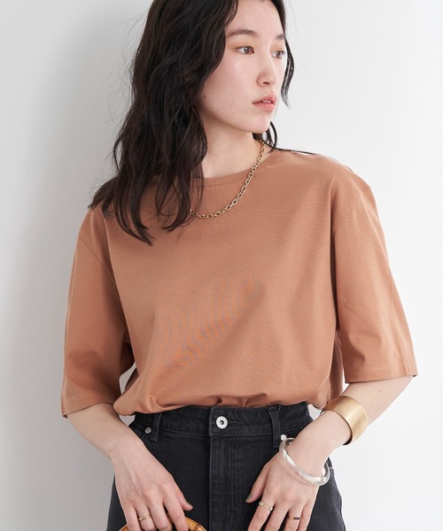 earth music&ecology（アースミュージックアンドエコロジー）の「クルーネックスムースTシャツ（Tシャツ/カットソー・レディース・ブラック/ダークグリーン/オフホワイト/ライトブラウン・S/M/L）」の3枚目の写真