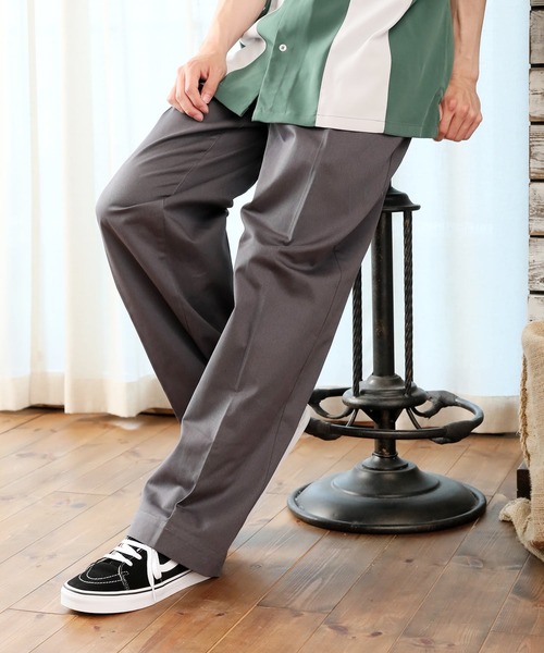 TopIsm（トップイズム）の「コットンツイル センタープレス ワイドチノパンツ/カラーパンツ（チノパンツ・メンズ・チャコールグレー/ブラック/ベージュ/オフホワイト/ピンク/オレンジ/ブルー/グリーン/マスタード/ワイン・LL/M/L）」の4枚目の写真