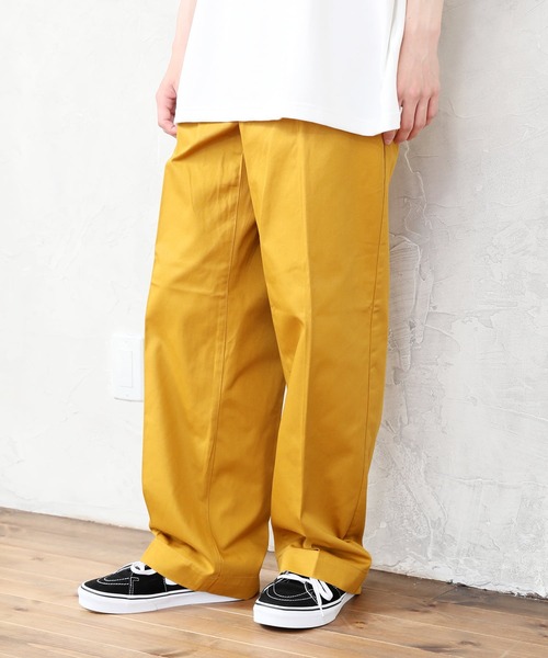 TopIsm（トップイズム）の「コットンツイル センタープレス ワイドチノパンツ/カラーパンツ（チノパンツ・メンズ・チャコールグレー/ブラック/ベージュ/オフホワイト/ピンク/オレンジ/ブルー/グリーン/マスタード/ワイン・LL/M/L）」の7枚目の写真