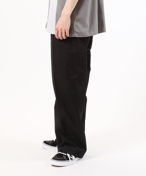 TopIsm（トップイズム）の「コットンツイル センタープレス ワイドチノパンツ/カラーパンツ（チノパンツ・メンズ・チャコールグレー/ブラック/ベージュ/オフホワイト/ピンク/オレンジ/ブルー/グリーン/マスタード/ワイン・LL/M/L）」の22枚目の写真