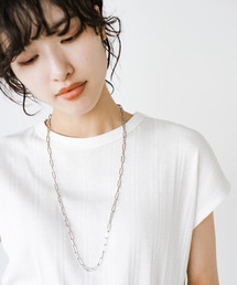 シンプルトップスをあっという間に華やかに今っぽくしてくれる！便利なチェーンネックレス by que made me