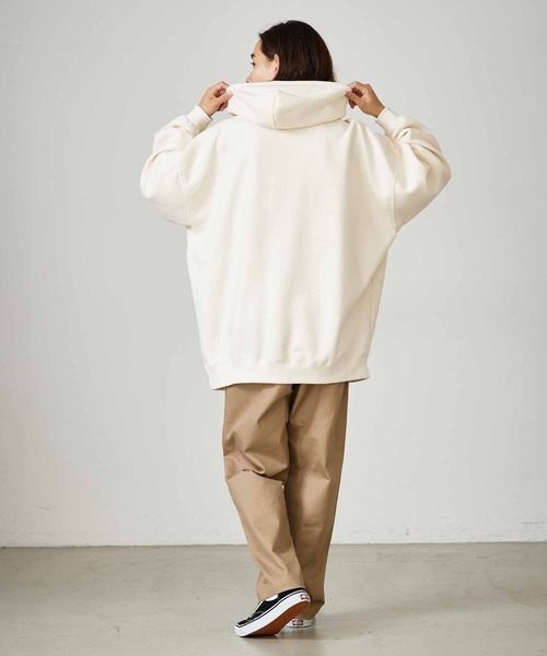 SILAS(サイラス)の「BASIC SILAS AND MARIA SWEAT HOODIE ベーシックサイラスアンドマリアスウェットフーディー(パーカー・メンズ・チャコールグレー/ライトブルー/ブラック/パープル/オフホワイト/オリーブ・MEDIUM/LARGE/X-LARGE)」の19枚目の写真