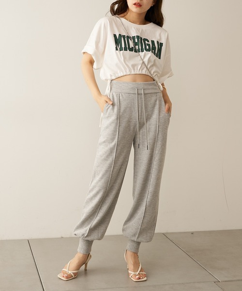 Chico(チコ)の「カレッジロゴクロップドサイドリボンTシャツ(Tシャツ/カットソー・レディース・ホワイト/ブラック/ベージュ/グリーン・FREE)」の11枚目の写真