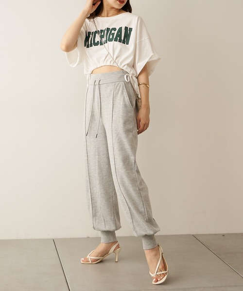 Chico(チコ)の「カレッジロゴクロップドサイドリボンTシャツ(Tシャツ/カットソー・レディース・ホワイト/ブラック/ベージュ/グリーン・FREE)」の12枚目の写真