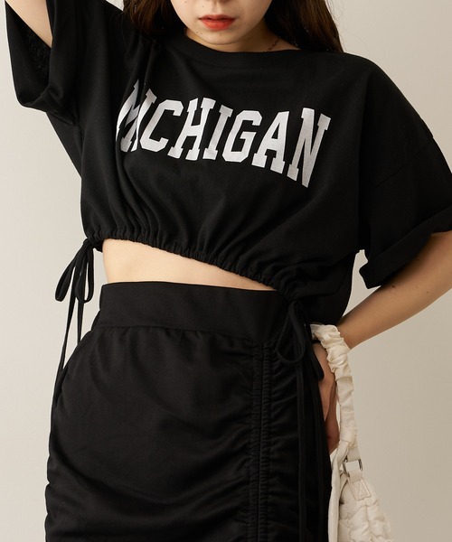 Chico(チコ)の「カレッジロゴクロップドサイドリボンTシャツ(Tシャツ/カットソー・レディース・ホワイト/ブラック/ベージュ/グリーン・FREE)」の14枚目の写真