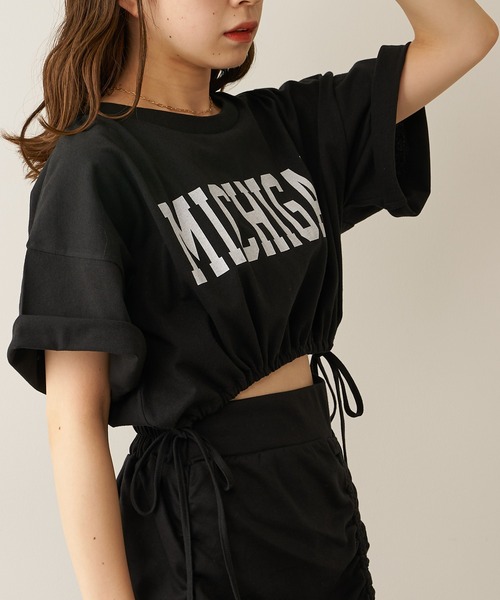 Chico(チコ)の「カレッジロゴクロップドサイドリボンTシャツ(Tシャツ/カットソー・レディース・ホワイト/ブラック/ベージュ/グリーン・FREE)」の15枚目の写真