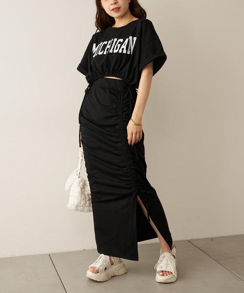 Chico(チコ)の「カレッジロゴクロップドサイドリボンTシャツ(Tシャツ/カットソー・レディース・ホワイト/ブラック/ベージュ/グリーン・FREE)」の17枚目の写真