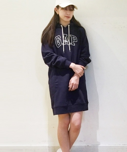 GAP(ギャップ)の「ヴィンテージ ソフトGAPアーチロゴ入りパーカーワンピース(ワンピース・レディース・ネイビー/ブラウン/その他/オフホワイト/ブラック・S/M/L/XL/XS/XXS)」の13枚目の写真