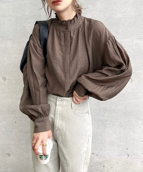 INTER FACTORY(インターファクトリー)の「kally - フリルカラーボリュームブラウス made in INTER FACTORY(シャツ/ブラウス・レディース・カーキ/ブラック/ブラウン/ベージュ・FREE)」の4枚目の写真