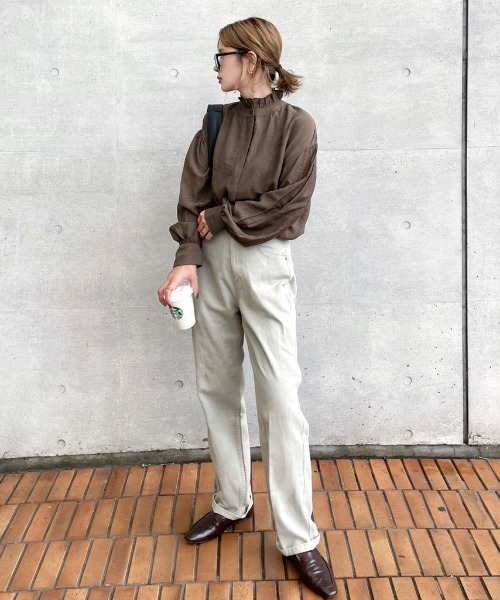 INTER FACTORY(インターファクトリー)の「kally - フリルカラーボリュームブラウス made in INTER FACTORY(シャツ/ブラウス・レディース・カーキ/ブラック/ブラウン/ベージュ・FREE)」の16枚目の写真