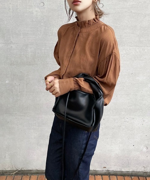 INTER FACTORY(インターファクトリー)の「kally - フリルカラーボリュームブラウス made in INTER FACTORY(シャツ/ブラウス・レディース・カーキ/ブラック/ブラウン/ベージュ・FREE)」の21枚目の写真