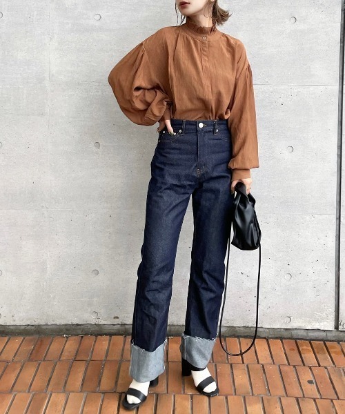 INTER FACTORY(インターファクトリー)の「kally - フリルカラーボリュームブラウス made in INTER FACTORY(シャツ/ブラウス・レディース・カーキ/ブラック/ブラウン/ベージュ・FREE)」の22枚目の写真