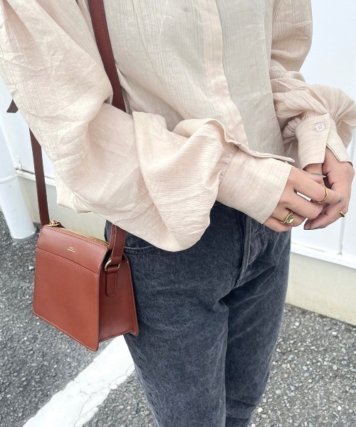 INTER FACTORY(インターファクトリー)の「kally - フリルカラーボリュームブラウス made in INTER FACTORY(シャツ/ブラウス・レディース・カーキ/ブラック/ブラウン/ベージュ・FREE)」の10枚目の写真